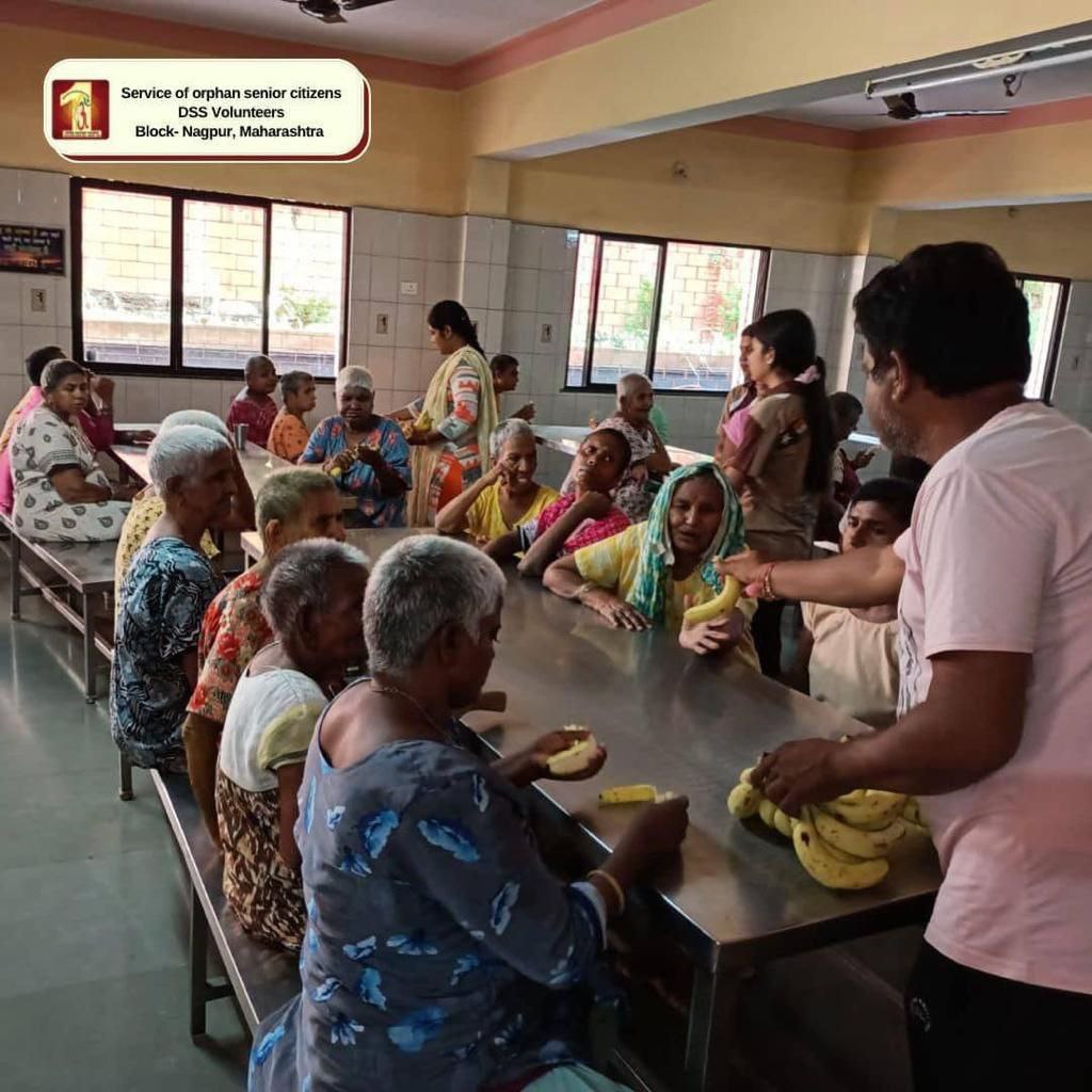 Rajksj20's tweet image. Under the pious guidance of Revered Saint @Gurmeetramrahim extremely poor pregnant women are provided  #NutritiousFoodDistribution  for her great health 
#HealthTipsByMSG  
#DeraSachaSauda 
#SaintDrMSG