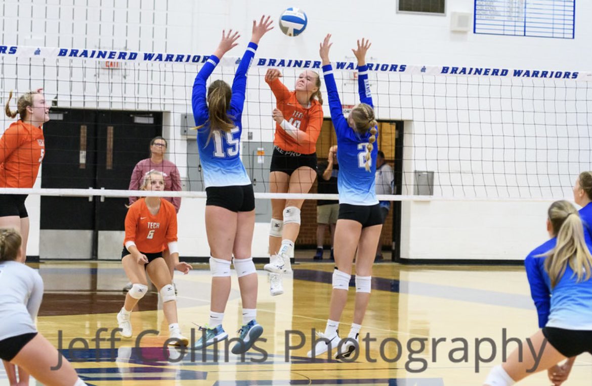 cbjorklund's tweet photo. Fun Tues night with the sweep over #StCloudTech. Tonightโฆat Sartell for another big #CLC conference matchup๐ช๐ป๐ #BrainerdWarriorVolleyball @anabjorklund25 https://t.co/FwNq7QQ8al