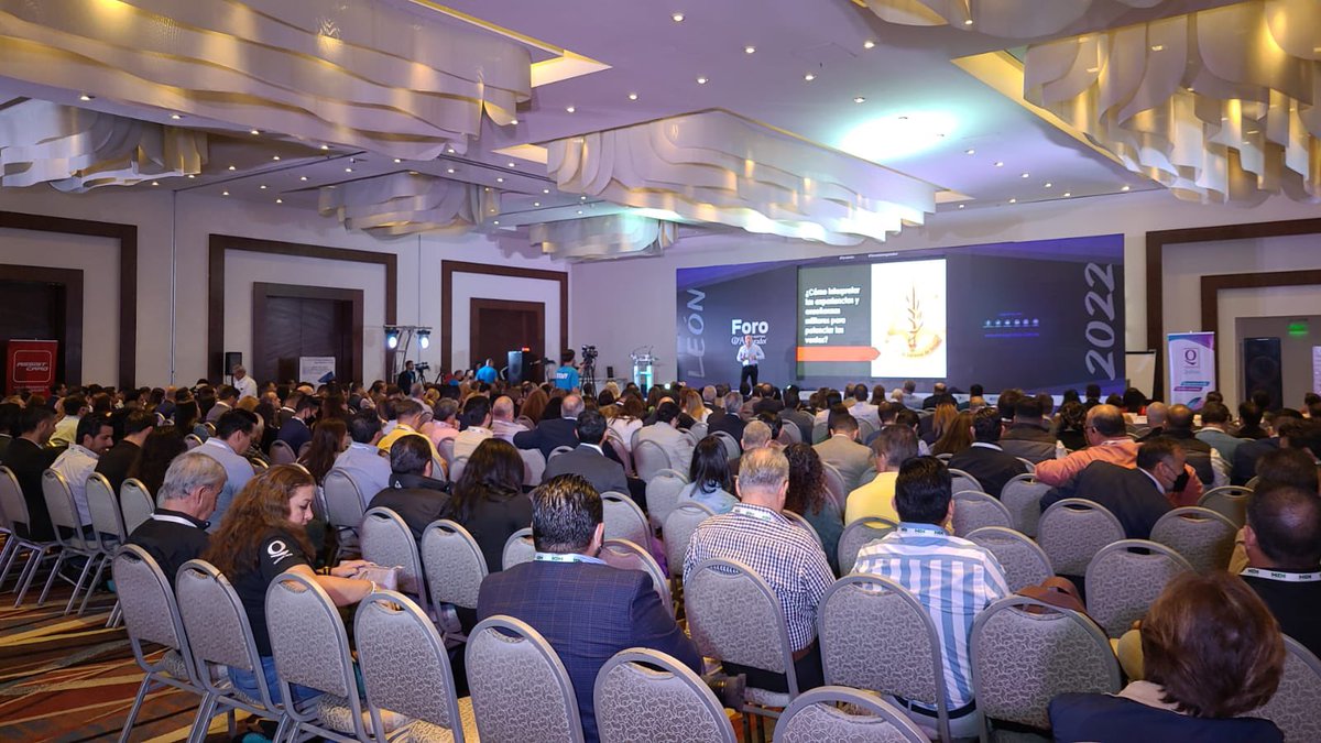 Hoy más de 450 agentes se dan cita en León para asistir al #ForoElAsegurador. 

En estos momentos <a href="/pea_crojas/">César Rojas</a>, director general de El Asegurador, inaugura las actividades, junto a la coach <a href="/VinisteTriunfar/">Kharely Canigiani</a> Kharely Canigiani, quien será la maestra de ceremonias del evento.