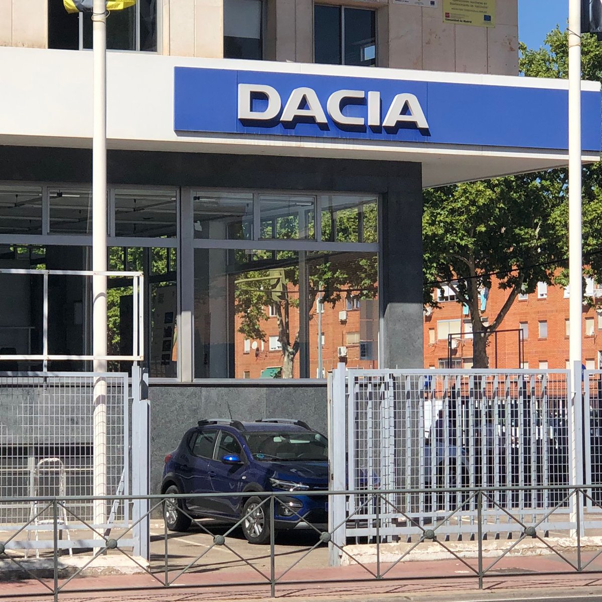 💜💛¡¡HOLA TORREJÓN!!💛💜 A la familia Autocarpe nos enorgullece formar parte de una de las ciudades más importantes de Madrid.
🤔¿EN QUÉ PODEMOS AYUDARTE?
🚩 Ubicación: Calle de Torrejón, 1 Torrejón de Ardoz
-
-
-
#autocarpe #rdacia #torrejondeardoz #taller #nuevo #concesionario
