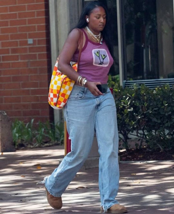 Worldfamouscel1's tweet photo. #sashaobama was spotted at  #USC https://t.co/XI1aL6mrik