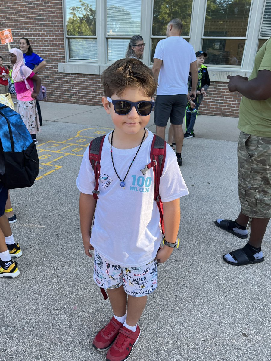 ElizabethHazel's tweet photo. First day of school look: @MrBeast 100 mil! https://t.co/Vtewe23gMP