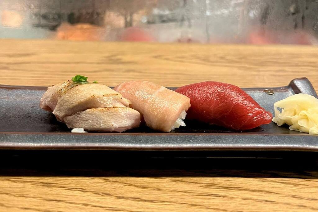 𝗡𝗶𝗴𝗶𝗿𝗶𝘇𝘂𝘀𝗵𝗶 握り寿司
•
𝖺𝗄𝖺𝗆𝗂 赤身 (𝗅𝖾𝖺𝗇 𝗍𝗎𝗇𝖺)
𝖼𝗁𝗎𝗍𝗈𝗋𝗈 中トロ (𝗆𝖾𝖽𝗂𝗎𝗆 𝖿𝖺𝗍𝗍𝗒 𝗍𝗎𝗇𝖺)
𝗌𝖾𝖺𝗋𝖾𝖽 𝗈𝗍𝗈𝗋𝗈 大トロ (𝖿𝖺𝗍𝗍𝗒 𝗍𝗎𝗇𝖺 𝖻𝖾𝗅𝗅𝗒)
•
@noblerice instagr.am/p/Ch-AGriu8MF/