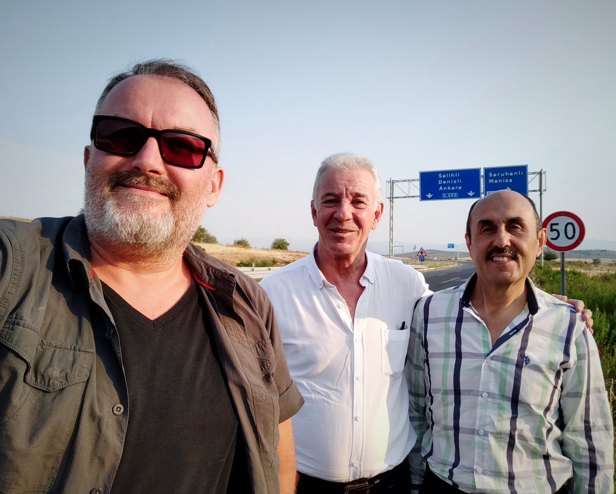 #çapulcu değiliz; senelerini bu memlekete evlat yetiştirmeye adamış saygın ve onuru için yaşayan öğretmenleriz. Yarın bakanlık önündeki eylemimiz için yollara düştük. Tek bir amacımız var o da binlerce arkadaşımızın sesi olabilmek. Desteğinizi bekliyoruz...
#ogretmenlersusmayacak