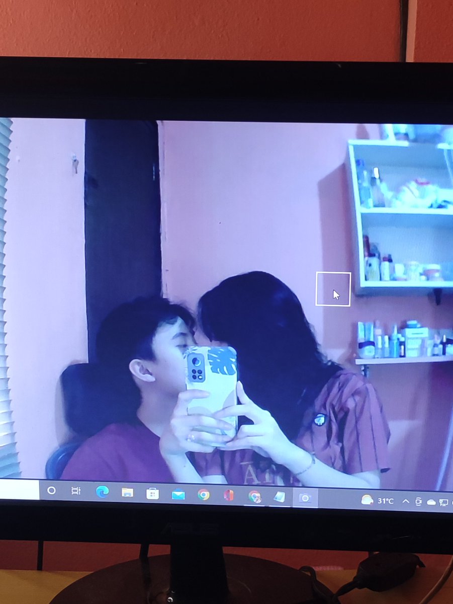 justmaryli's tweet photo. home's a person. https://t.co/Pba6Iooqm8
