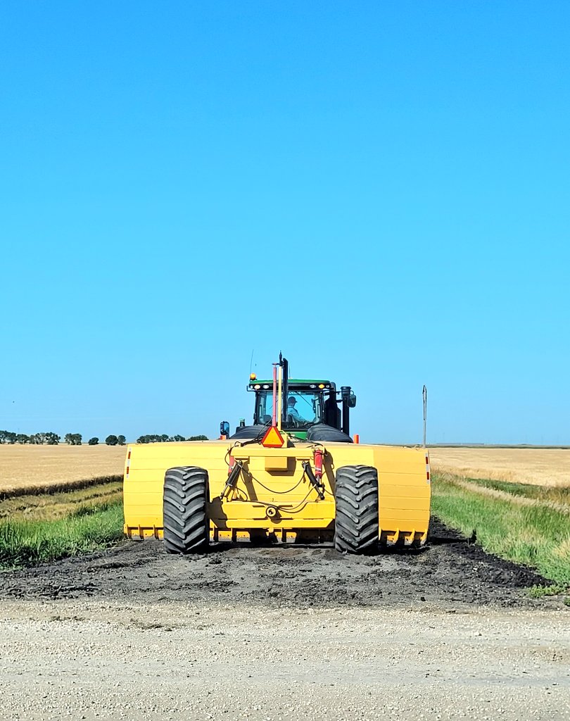 Pituraseeds's tweet photo. When you finish harvesting 320 acres of the new HRSW AAC Hockley and the trucks have destroyed the dirt road. #greatproblem #grading #farmerfix @FPGenetics https://t.co/RXQZLPVftH