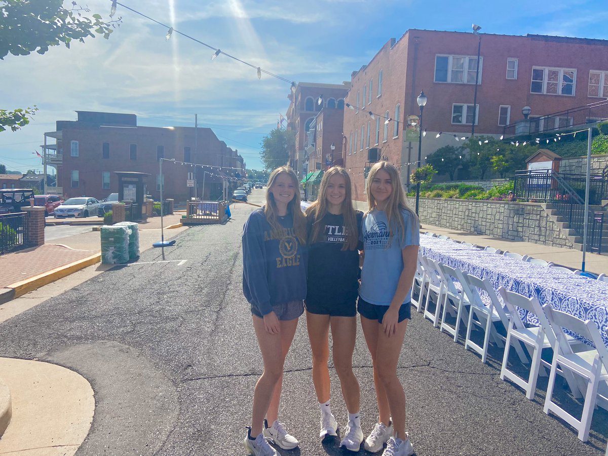 jnhuellinghoff's tweet photo. A big thank you to @downtownwashmo
for the opportunity to be able to work with such experienced leaders this morning to help set up for the Farm-To-Table. A great experience to be able to give back to such an amazing community! @caps_washington https://t.co/xfBdt2aAhR