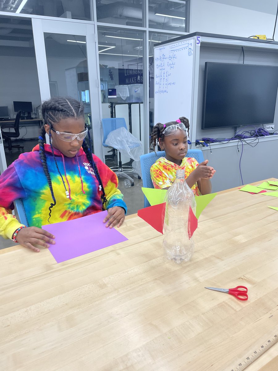 SFASTEMcenter's tweet photo. Elementary students from Carpenter/ Crockett Elementary Boys &amp; Girls Club had a blast building and testing their water rockets!

#SFASU #STEM #Engineering #Rockets #BoysandGirlsClub #ColeSTEMBuilding https://t.co/AyawwGB2RX