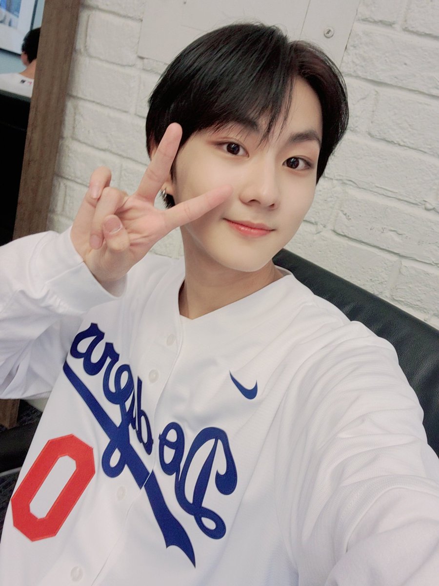 enhypenweverse's tweet photo. [ #정원’s Post ] 220902

#JUNGWON: ⚾️

@ENHYPEN_members @ENHYPEN #ENHYPEN #엔하이픈 https://t.co/Ed5zwZNFmX