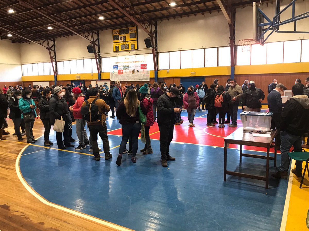 Entre las 11.00 y las 15.00 hrs. votamos nueva propuesta del empleador. Invitamos a las socias y socios de nuestra organización a votar informados y a conciencia, ya sea por aceptar oferta o mantener la huelga, que ya superó un mes en busca de mejores condiciones #UAChEnHuelga 💪