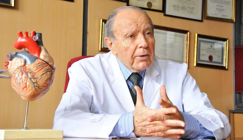 DrDanielGollan's tweet photo. Profundo pesar por el fallecimiento del compatriota Dr. Domingo Liotta, creador del primer corazón artificial del mundo, Ministro de Salud de Juan D. Perón que implementó el Sistema Nacional Integrado de Salud. A la familia, amigos/as, les mando mi cariño en este difícil momento. https://t.co/4DvZ8Dl8UO