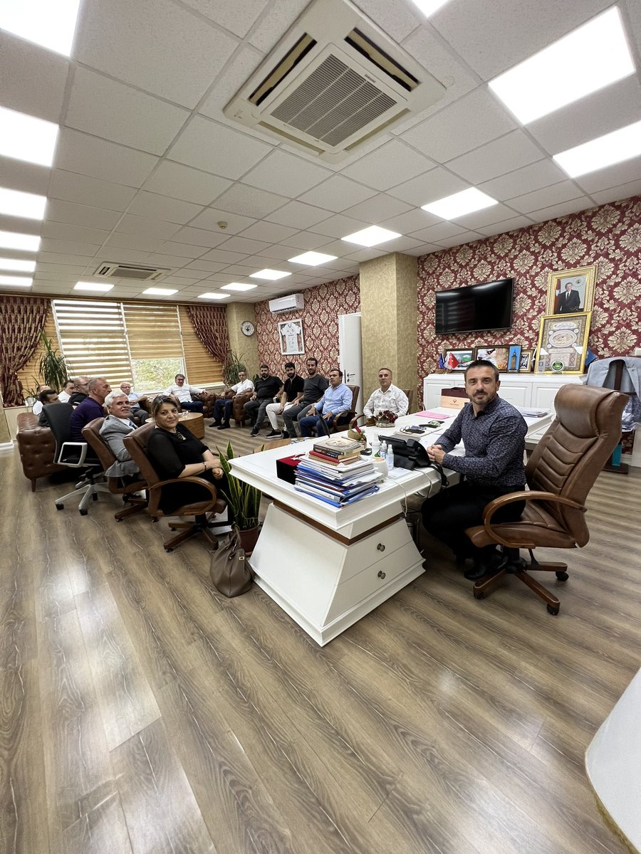 MusderBursa's tweet photo. Bursa Muş Der Yönetim Kurulu Olarak Bugün Kestel Belediye Başkanı Sn. Önder Tanır’ı Makamında Ziyarette Bulunduk. misafirperverliğinden Dolayı Başkanımıza Teşekkür Eder Görevinde Başarılar Dileriz.. https://t.co/TWumOOjZzz