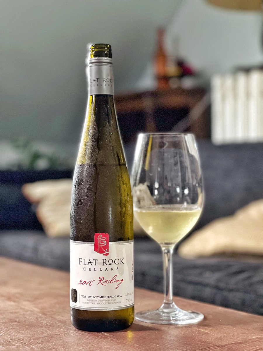 elvinet's tweet photo. 🍇 TWENTY MILE BENCH
👇🏻
Riesling wines are always more interesting after some few years of aging in bottle 🍷

🍷Flat Rock Riesling 218
📌 VQA Twenty Mile Bench

Great Riesling time!🍷

—

#elvinet
#VQATwentyMileBench #CanadaWine #CanadaWineRegion 
#FlatRockWinery https://t.co/PyysWKhKC8