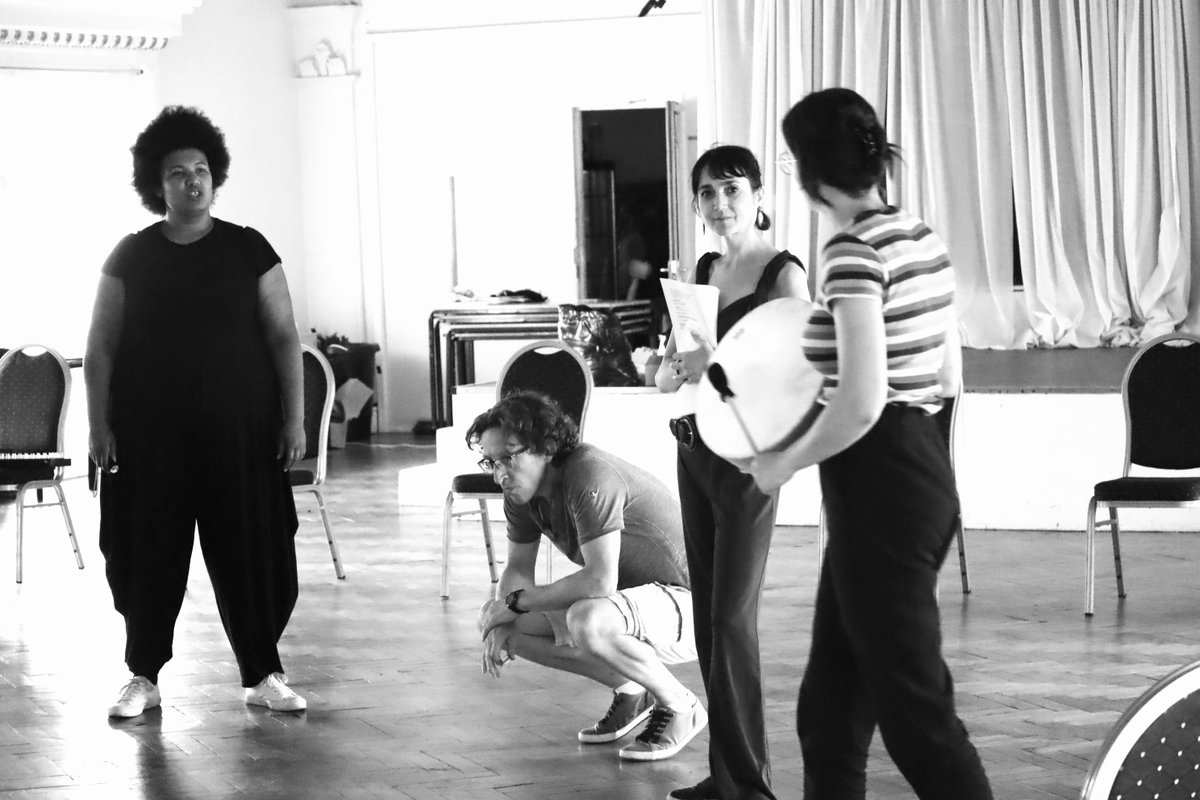 shakespeareatnd's tweet photo. Five actors go into a room. No time later, they emerge with a show. That's #AFTLS in action.
"Macbeth" begins Sep. 19. ND performances Oct. 5-7. Tix at https://t.co/qANknBmgHR.
L to R: Anne Odeke, Roger May, Claire Redcliffe, Annabelle Terry. Photo by Jennifer Winter. https://t.co/H9ZcYrzVTq