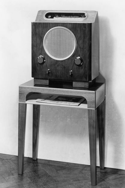 GRussellMuseum's tweet photo. The results were hugely successful, with many of the radios considered classic designs of the period.
#GordonRussellDesignMuseum #GordonRussellLtd #GordonRussell #DickRussell #MurphyRadio #RadioDesign #1930sDesign #1930sRadios #DesignHistory https://t.co/b07g5kLBqy