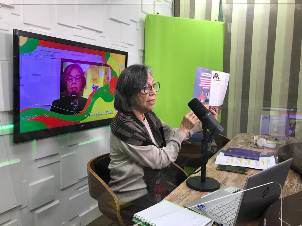 INJUV_XV's tweet photo. 🎙Esta mañana estuvimos en Radio @Cappissima informando de las actividades de @INJUV_XV, explicando cómo descargar la #RT37, y dando a conocer el programa de salud mental Hablemos de Todo✨️ https://t.co/Z92BFiRENP