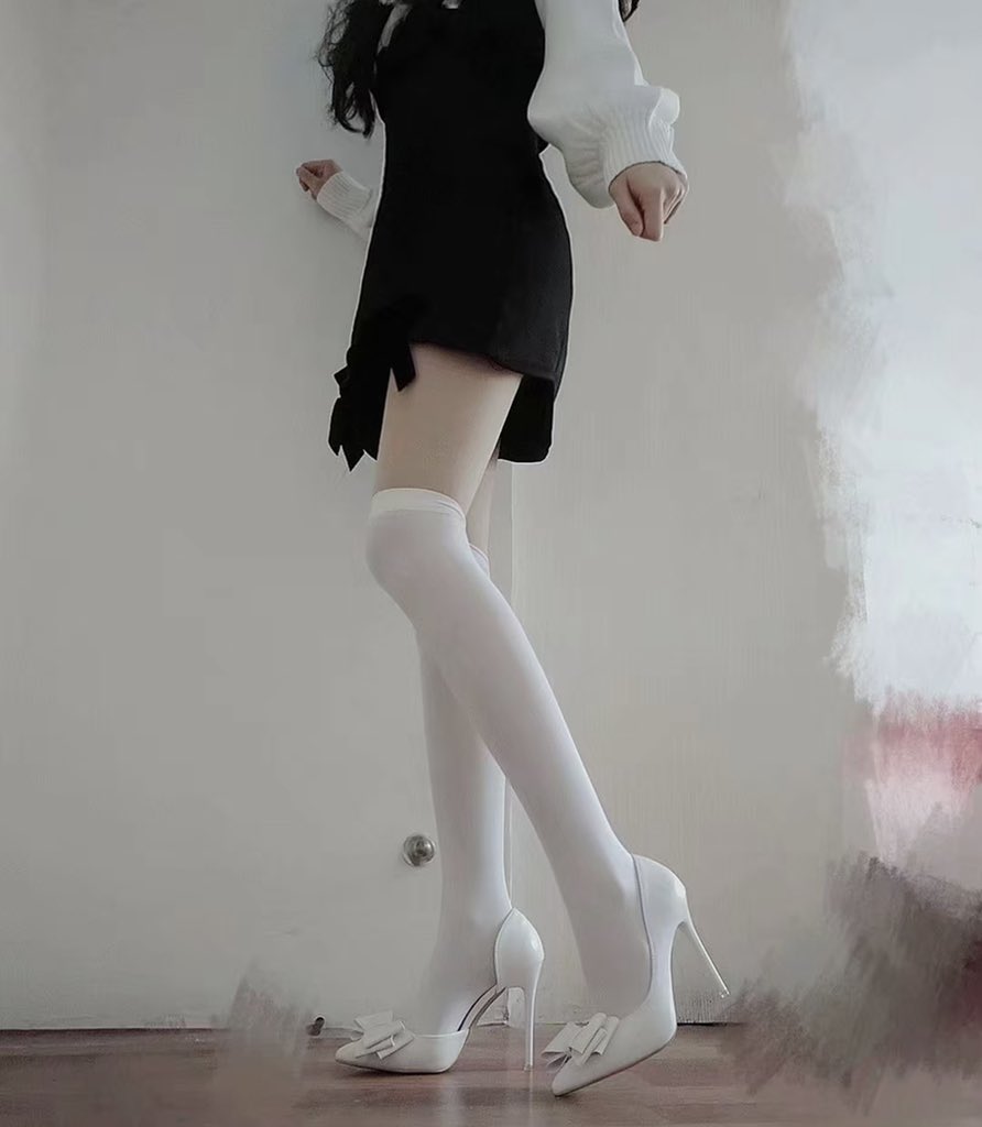 MawNova's tweet photo. #意淫 #射屏 #绿帽 #出卖 #女友 #绿帽奴 #肉便器  #丝袜 受不了了 来贡献女友 求私信一起玩  想看爸爸们射满她的小脸 想看合照看射屏 让这榨精脸好好伺候你 你问我答来听听小骚货怎么被操的 https://t.co/0fLWdpJOSM