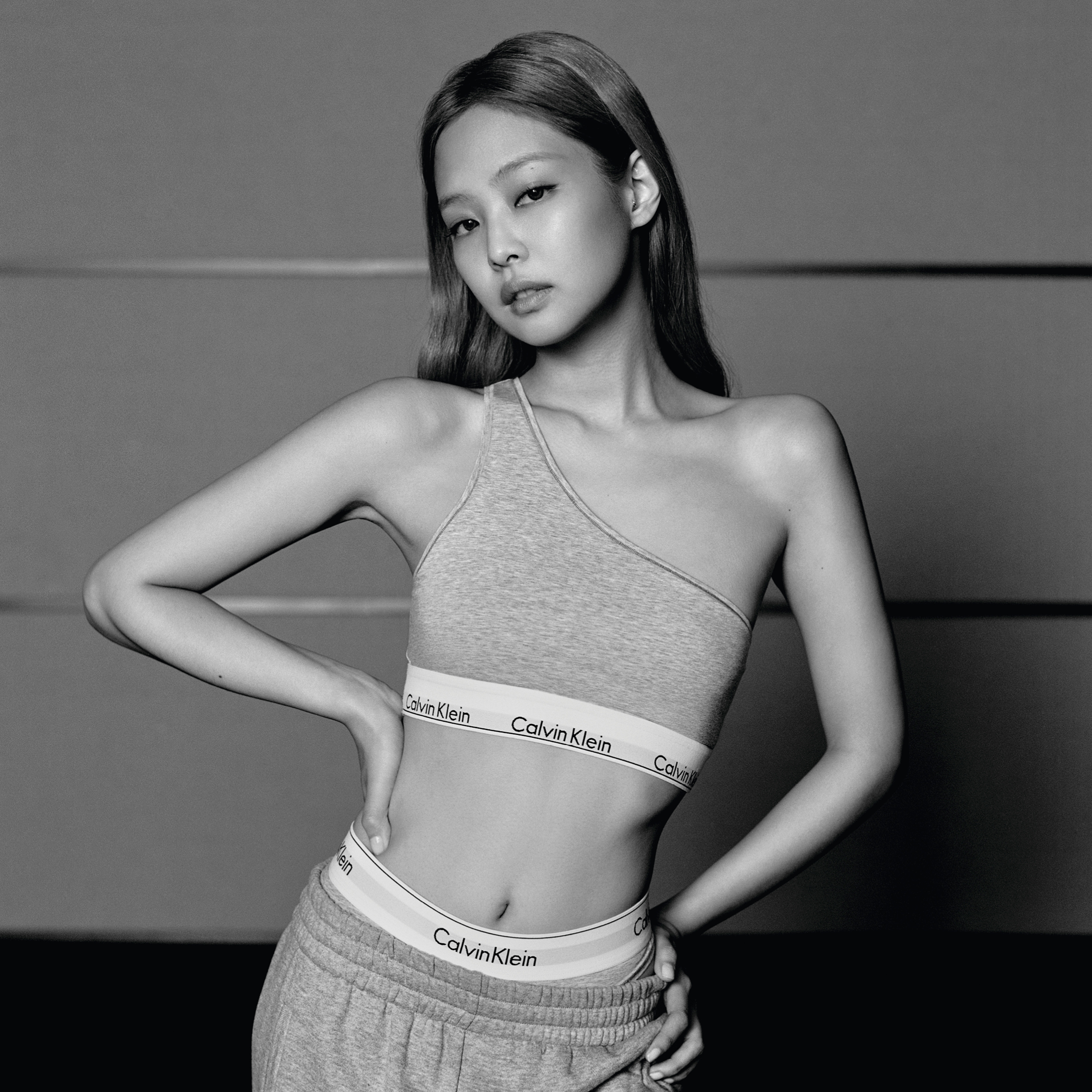 calvinklein on X: when less is more… JENNIE in the new Modern Cotton One Shoulder  Bralette. Shop now:   / X