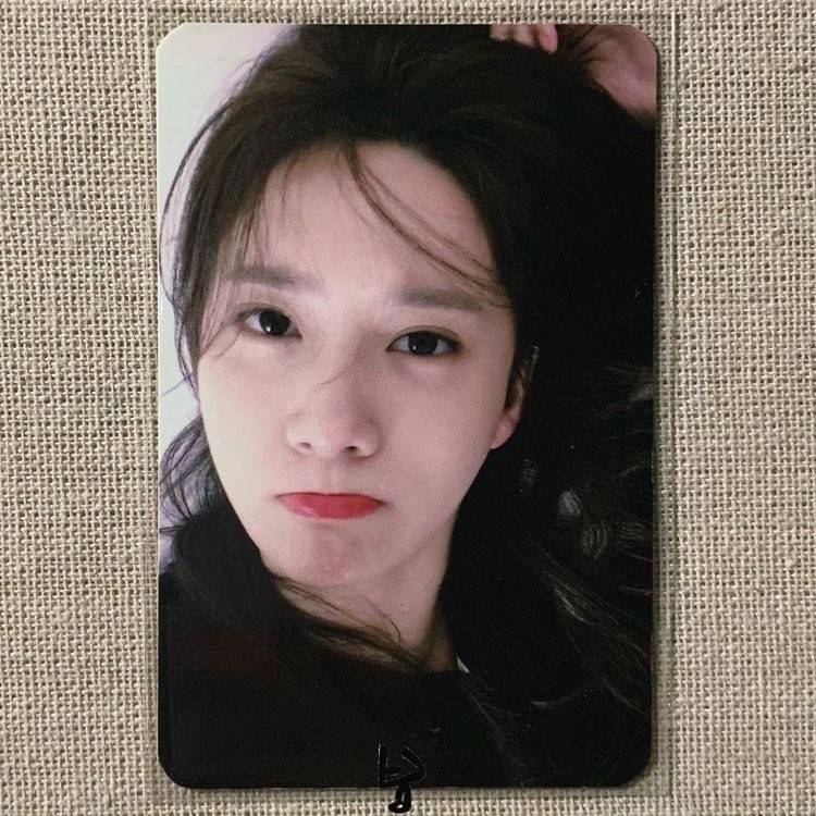 chaezo's tweet photo. anw where can i buy this tangina wts lfb yoona pc ???? https://t.co/Z9ThN166t5