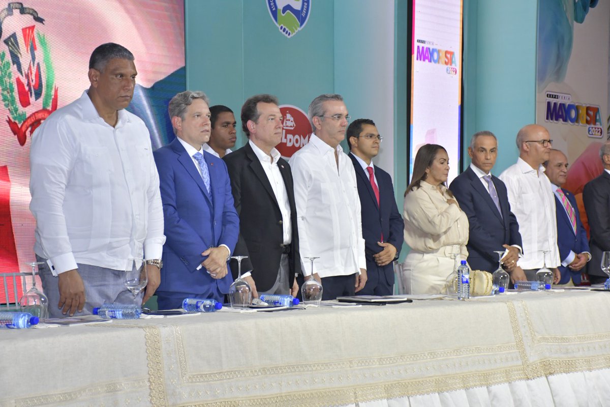 chuvasquez's tweet photo. Acompañé al señor Presidente Luis Abinader en la inauguración de la  "XXVI Expo Feria de Mayoristas 2022" en San Francisco de Macorís, un gran evento que pone de manifiesto el avance y desarrollo económico de ese municipio, y de la provincia Duarte. https://t.co/qZ8fSDASmS