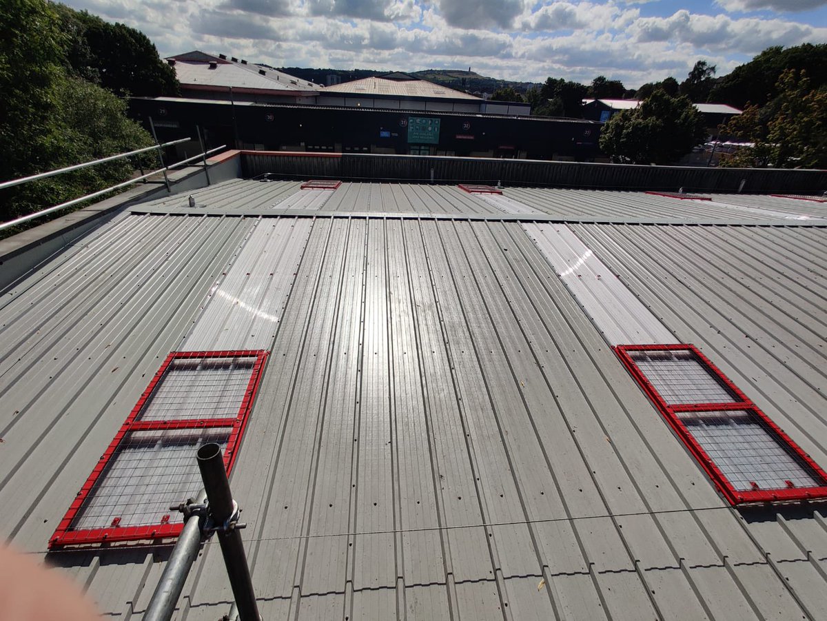DimestageUK's tweet photo. Another completion of strip and new quad core roof to an occupied terrace block of units, this time in Huddersfield. This includes full new mansafe system.  2 roofs down… 4 to go. 
#huddersfield #construction #roofing https://t.co/wrS2jOHzdk