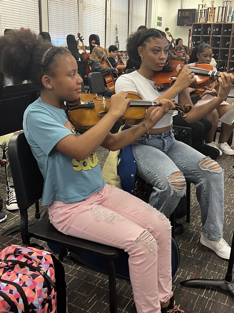 ClassenOrch's tweet photo. Our @ClassenSASOKC Strings Pedagogy class was able to go to @CSASMiddle and mentor our beginning strings students!  We loved it!  Favorite quote of the day “Mrs. Banz, Teaching is so fun!” 💙I couldn’t agree more. @OKCPS #betterthannormal #noexcuses #findawaymakeaway @kimmybanz https://t.co/Udp9RTItae