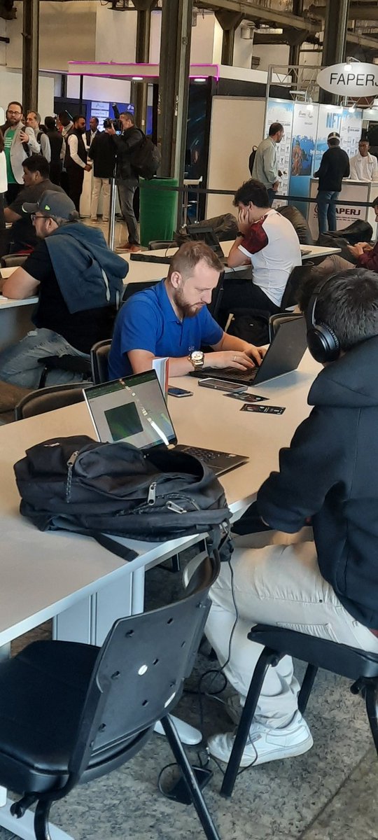 hacking_rio's tweet photo. É só o primeiro dia, vem pro @hacking_rio 
#hackingrio #Hackathon #armazem4 #piermaua https://t.co/eknz1GRjBH