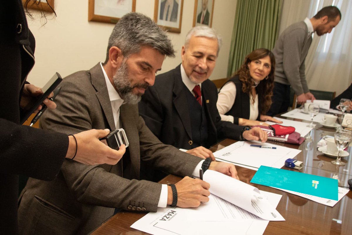 Reforzamos nuestro compromiso con la educación y estamos seguros que trabajar juntos genera grandes resultados. Hoy firmamos un acuerdo con <a href="/UMazaOficial/">Universidad Maza</a> con el fin de implementar proyectos conjuntos de carácter académico, social y cultural que fortalezcan el desarrollo mutuo.