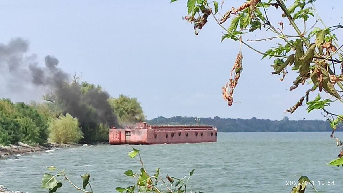 nikopol37's tweet photo. Voici une des embarcations qui ont été utilisées ce matin par l'armée de Kiev pour mener l'assaut amphibie contre la centrale nucléaire d'Energodar à travers le Dniepr (le réservoir Kakhovka).
J'ai d'abord cru à une blague vu l'aspect et la couleur... https://t.co/Wriq4RkkoK