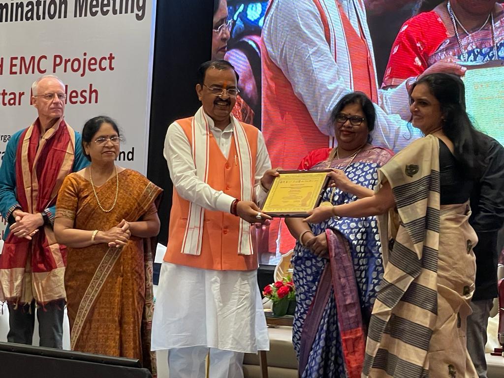 PathfinderInt's tweet photo. Congratulations to @raoanupamadr, our Senior Technical Advisor in #India for receiving an appreciation award for our training of healthcare providers in lifesaving #PostpartumHemorrhage skills! ✨

@manishmitra @fogsiofficial https://t.co/qio3Tzme9D