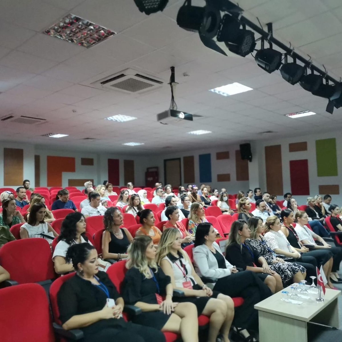BlkBahcesehir's tweet photo. 2022-2023 Eğitim Öğretim yılı 1. Sınıf velilerimize yönelik "Akademik Tanıtım ve Tanışma Toplantısı"nı velilerimizin yoğun katılımı ile gerçekleştirdik. Başarı dolu bir yıl dileriz.💙❤️
@EnverYucel @dagozlem @ozgeeasln @ErkenCocukluk @Savas_BOYAR @BuketAdiguler https://t.co/3m25srgcJN