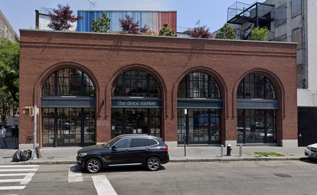 Remember this place? The slightly overpriced outdoor salvage store on the northeast corner of Houston and Elizabeth (in NoLiTa). What was it called again?  I LOVED looking around at their signs and their odd assortment of antiques. (Photo: Grégoire Alessandrini)