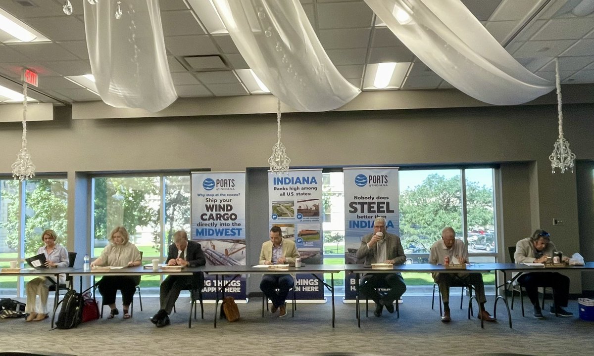 PortsofIndiana's tweet photo. Productive Commission meeting taking place in our HQ Indianapolis office. #WeArePOI https://t.co/XgWZZKTZdd