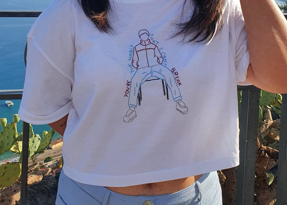 __SunShine_x's tweet photo. Pronta per Louis 😭❣
Maglia made by @nuvolaneraaa
#Taormina
#LouisTomlinson
#louis
#DressingForLTIT https://t.co/GZtYPJT7Xr