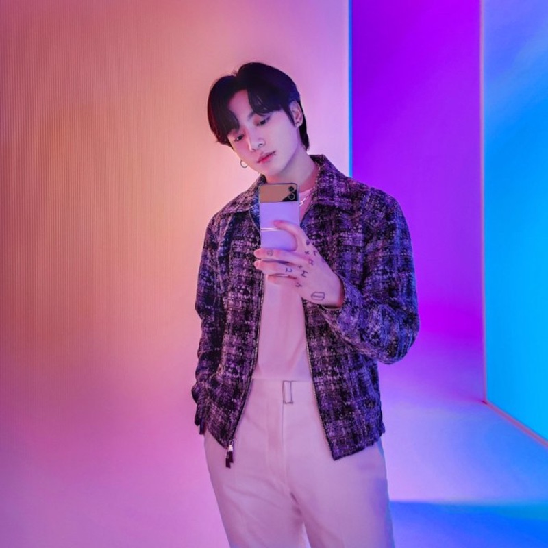 MissyRobertsxo's tweet photo. Happy #JUNGKOOKDAY 💜
Spoil yourself with the very impressive @SamsungMobileSA #GalaxyZFlip4 which is now available. #flextocreate https://t.co/88j4fD4I3H