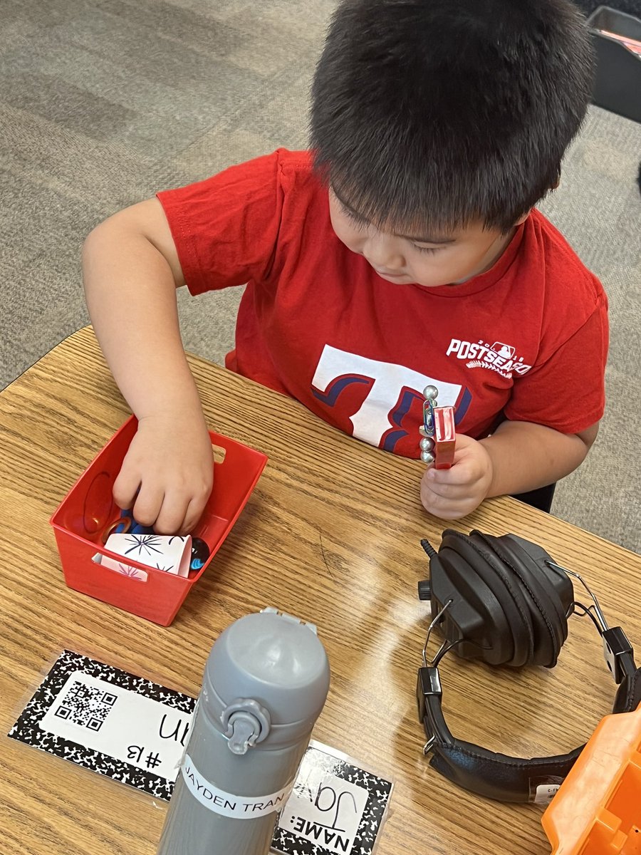 MrsHandley314's tweet photo. Exploring Magnets today.. does it stick or not stick? Later we will sort and discuss why we think some items stick and others don’t! #magnets #science @BlantonBulldogs 💙🐾 https://t.co/5cYYQCVUm5