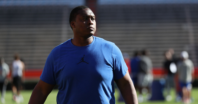 From overnight: #Gators legacy target was contacted by offensive line coaches Rob Sale and Darnell Stapleton. Live updates: on3.com/teams/florida-… Receive 50% off a subscription to @GatorsOnline: ➡️ bit.ly/3TsxzKW #UF