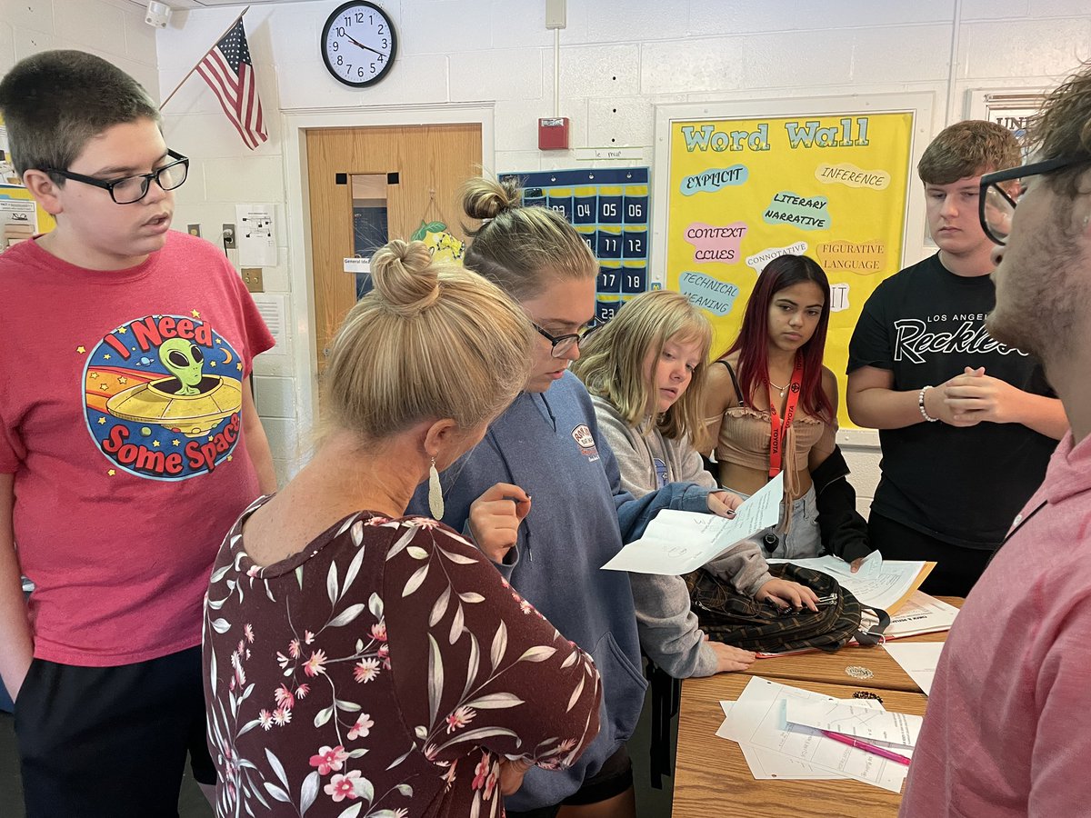 steffenmeBCHS's tweet photo. Who said mastering the figurative and connotative meanings of words has to be boring? Ms. Richards proved them wrong with her 11th graders using reading to work through an escape room. INVISIBLE INK WAS INVOLVED!! #RL44EVA https://t.co/uKml3BEnTy