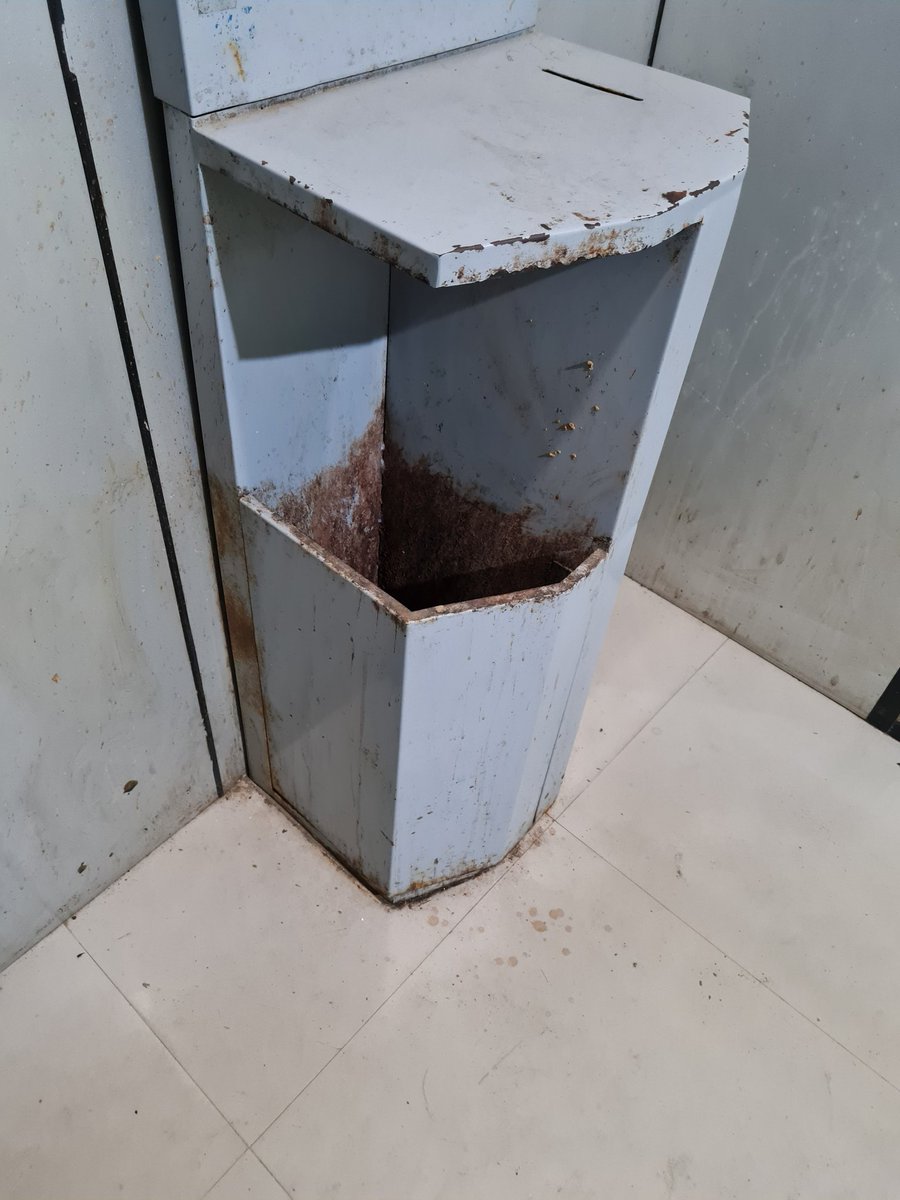 salmanmanihar12's tweet photo. @TheOfficialSBI This is the ATM of our Kantabanji. Broken Gate. AC is not working. Light is not turning on properly. Dirt is flowing. people are getting very upset. please fixed it. https://t.co/lCltRfFaGU