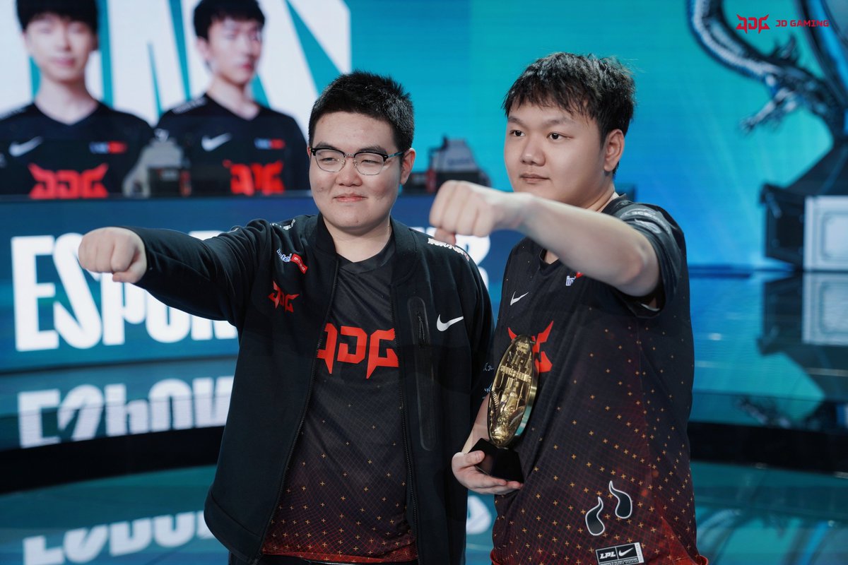 JDGaming's tweet photo. 2x LPL Champion! Let's bring this momentum to World's. 

#MakeItReal https://t.co/cqFnXB4GTg