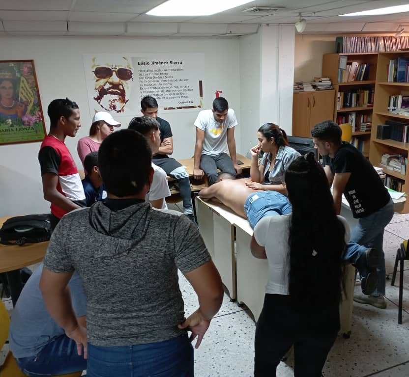 PrensaUney's tweet photo. #AHORA Estudiantes y docentes de la @uney_oficial avanzan con el contenido teórico-práctico de los CIU 2022. #1deseptiembre @NicolasMaduro @TibisayLucena8 @MedozaWullian @marioyovera @arbolve @ceguyaracuy @JesusMYara @aryelisyl https://t.co/ZiG88wgSj1