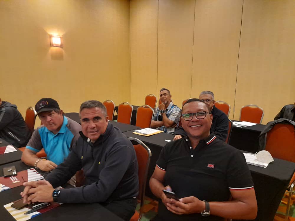 laureanova's tweet photo. En el seminario de mantenimiento de campos de fútbol con los colegas Alexis pinto y Raul Viso auspiciado por la @FVF_Oficial dictado por @CenecSpain #turfmanagement #superintendentlife #Agronomy #headgroundskeeper https://t.co/h0Jmxpm7h3