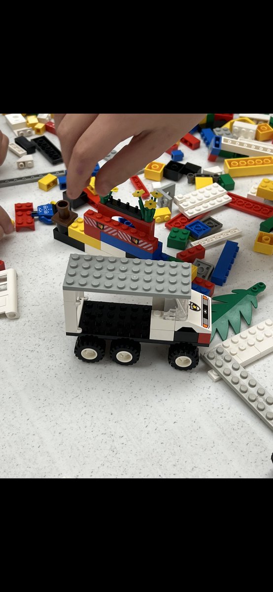 MrBoscan's tweet photo. 4th grade working hard on their first Lego design challenge ! https://t.co/QnA5Y4zQ2P