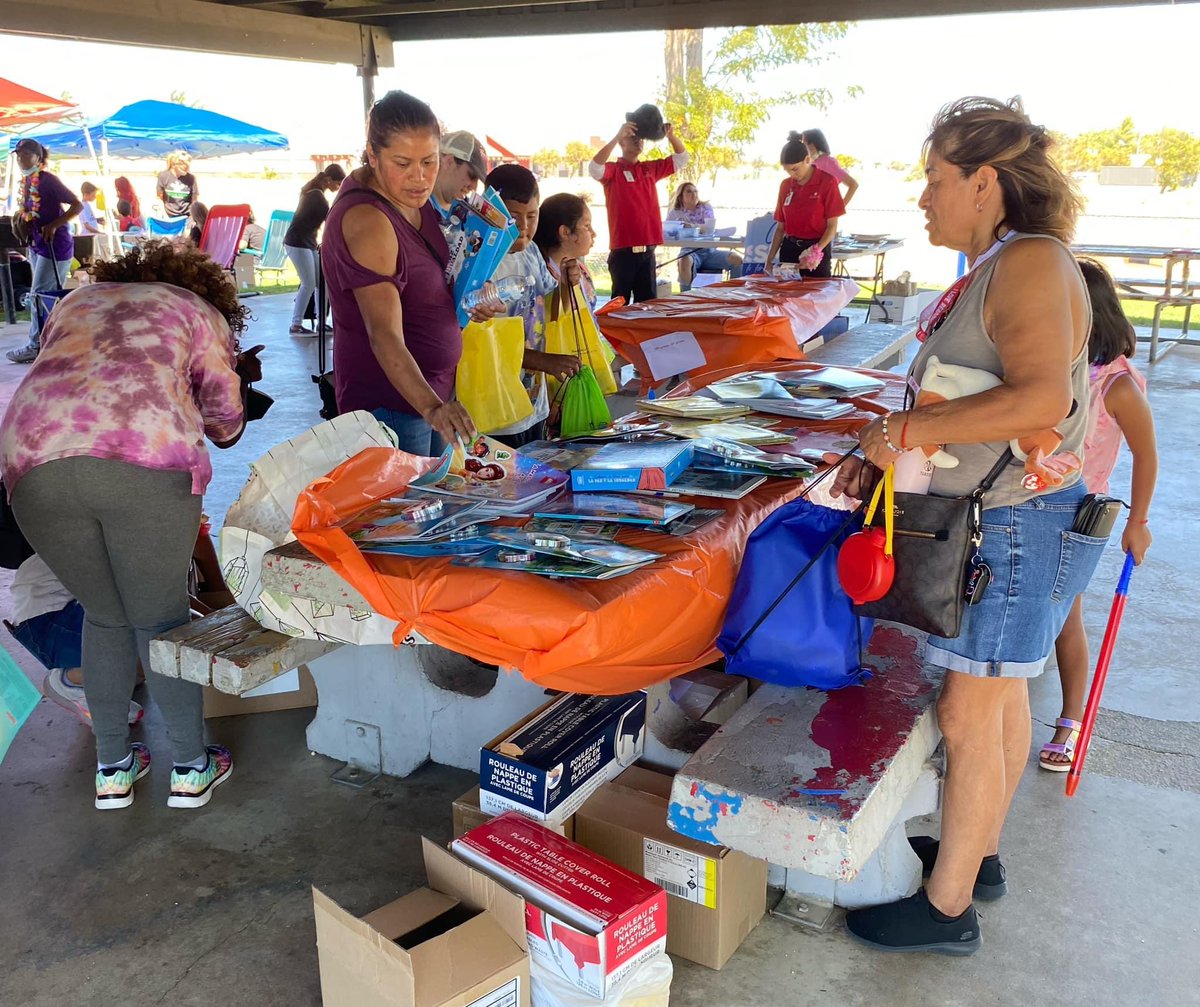 canAVcontract's tweet image. This is what community care looks like:

🌼450+ participants joined us at the park
🌼We gave out 1100+ books for free 
🌼270 folks participated in the VIP luau breakfast