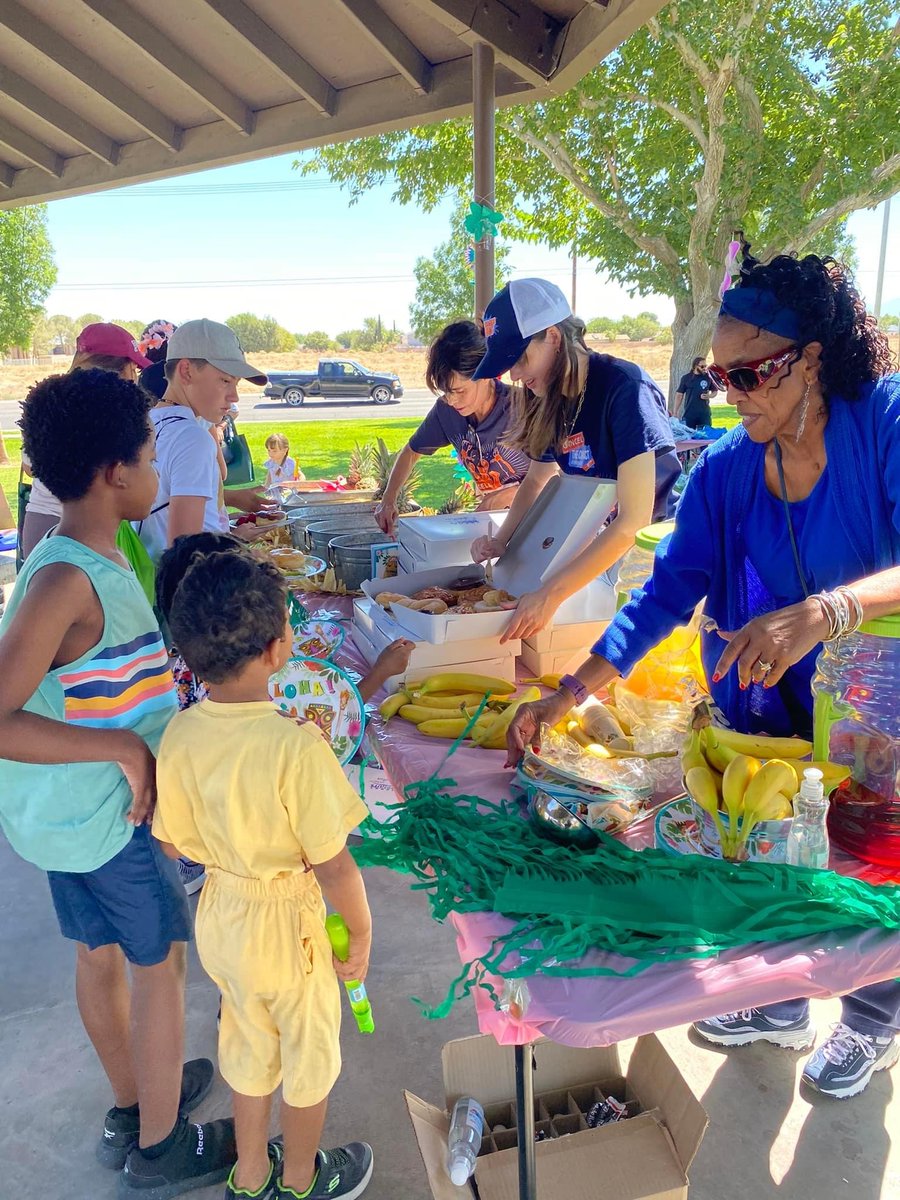 canAVcontract's tweet image. This is what community care looks like:

🌼450+ participants joined us at the park
🌼We gave out 1100+ books for free 
🌼270 folks participated in the VIP luau breakfast