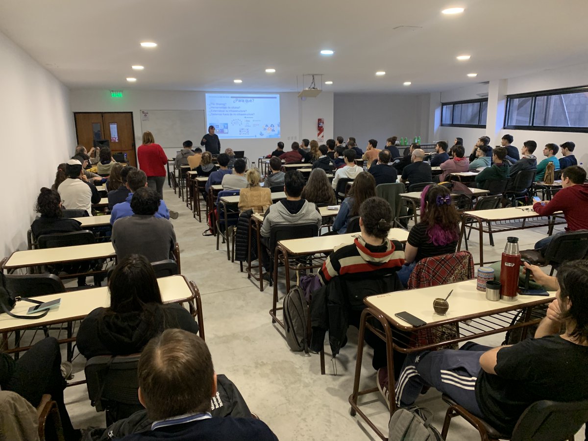 mikroways's tweet photo. Hermosa jornada compartida ayer en la Facultad de Informática de la UNLP, en el inicio de este ciclo de charlas sobre la nube.

Los esperamos el próximo miércoles 7 de septiembre para seguir profundizando en el tema: https://t.co/lD4V8zSAZu https://t.co/rG71DkiNxP