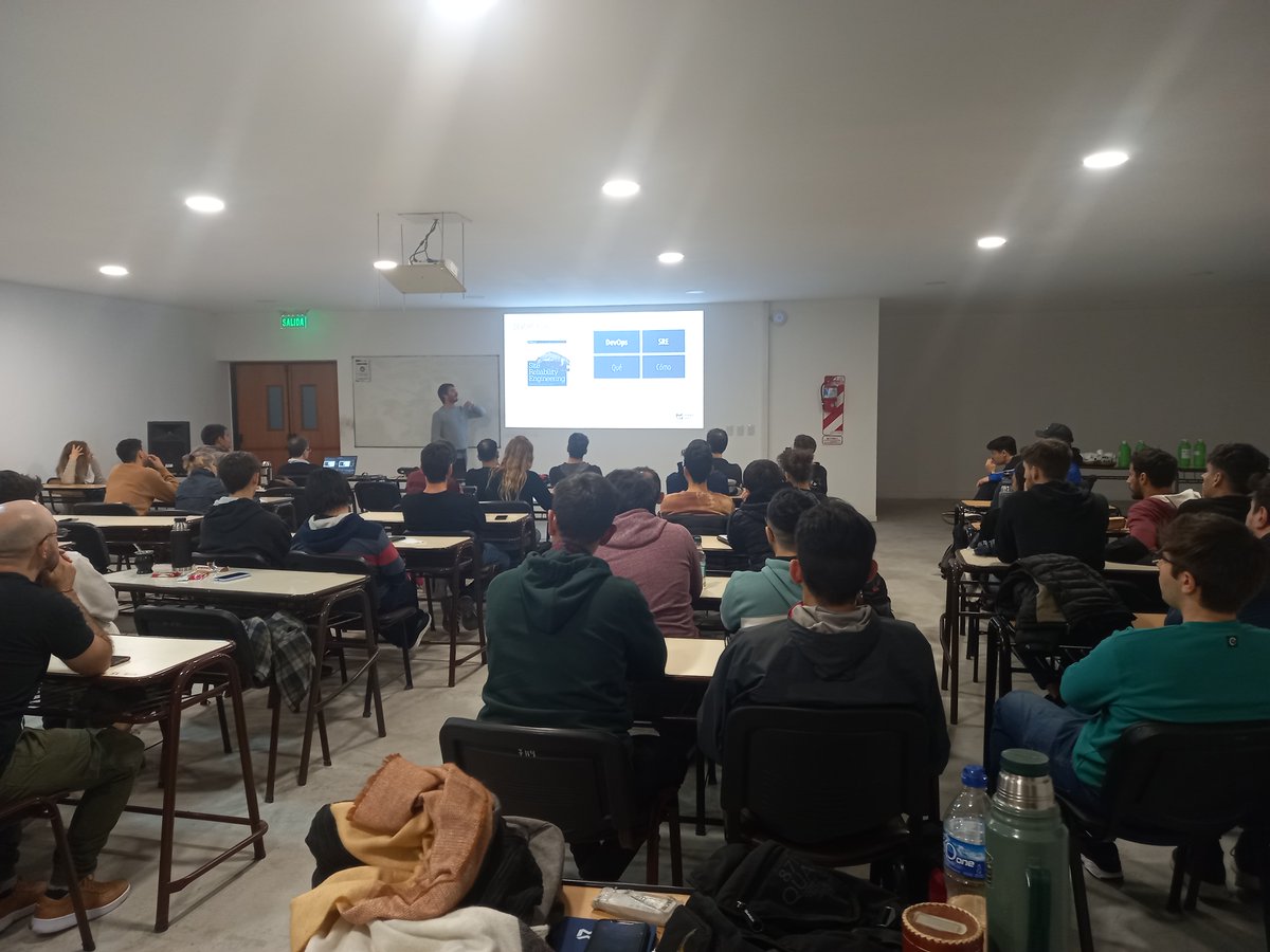 mikroways's tweet photo. Hermosa jornada compartida ayer en la Facultad de Informática de la UNLP, en el inicio de este ciclo de charlas sobre la nube.

Los esperamos el próximo miércoles 7 de septiembre para seguir profundizando en el tema: https://t.co/lD4V8zSAZu https://t.co/rG71DkiNxP