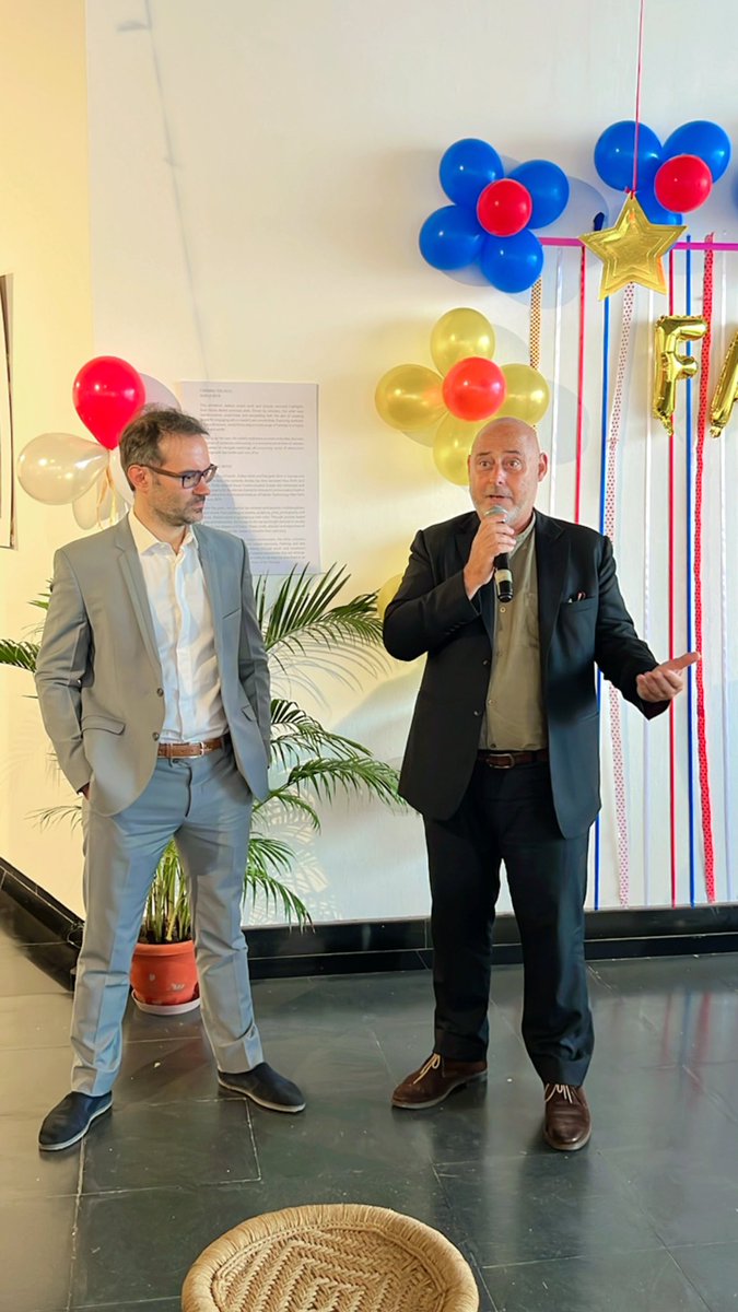 alliancefrdelhi's tweet photo. Glimpse from the farewell party of our Academic Director Mr Guillaume Grangeon...
#farewell #farewellparty #NewJourney #Office #alliancefrancaise #Afdelhi #Director #Fete https://t.co/TrYXYD6G7h