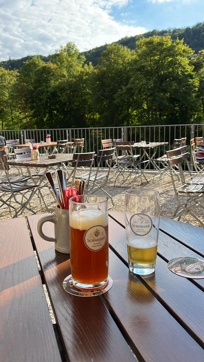 anjabl's tweet photo. Lieblingsbrauerei! #Essing #Schneider https://t.co/ibgt0hbx17