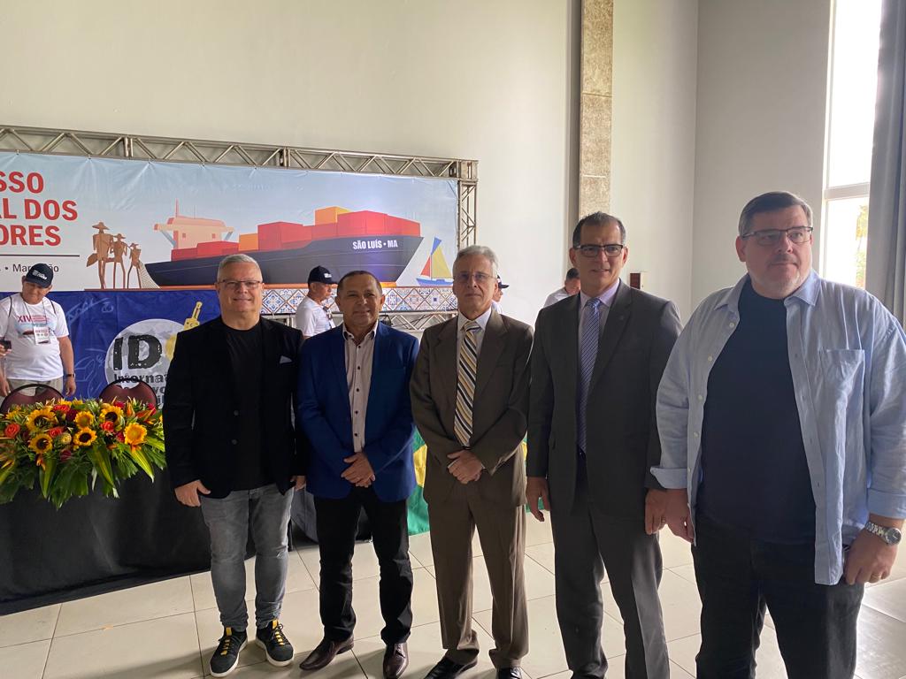 ITF_Americas's tweet photo. #Brasil 🇧🇷 Ontem se realizou o XIV Congresso Nal dos Estivadores, reunindo sindicatos afiliados à #FNE, representantes da #FENOP, #FNTTAA, #CONTTMAF, #IDC e a #ITF. Analisaram-se as políticas portuárias e trabalhistas; privatizações dos portos, entre outros temas vitais #SomosITF https://t.co/uz8cAWjChE